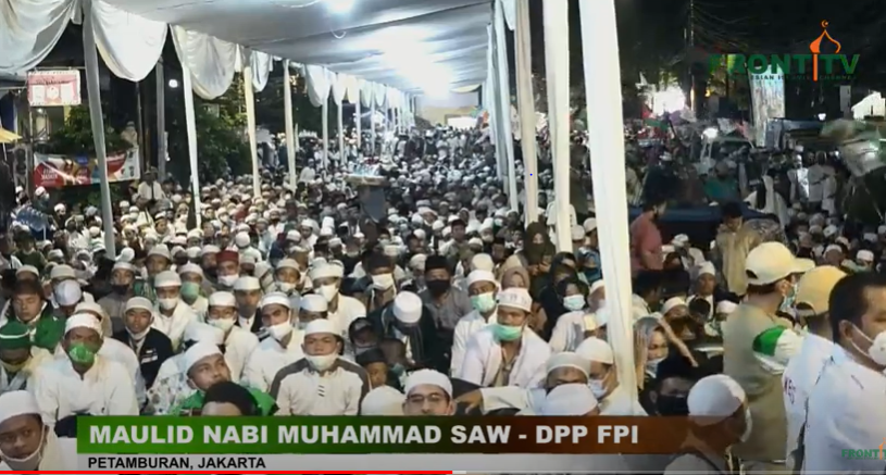 Massa simpatisan Front Pembela Islam (FPI) mengikuti acara Maulid Nabi Muhammad SAW sekaligus pernikahan putri Rizieq Syihab di Petamburan, Jakarta Pusat, Sabtu 14 November 2020. (Foto: YouTube Front TV)