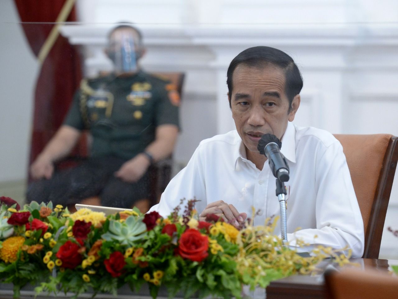 Presiden Jokowi pada Rapat Kebinet Intruksikan Panglima TNI dan Kapolri Mengambil tindakan tegas terhadap pelanggar protokol kesehatan. ( Foto: Setpres )