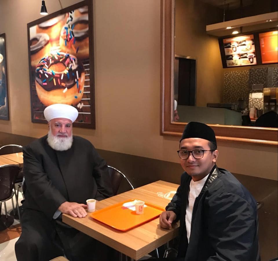 Gus Amak bersama Syekh Adnan Al-Afyouni, Mufti Agung Damaskus, Suriah. (Foto: Istimewa)