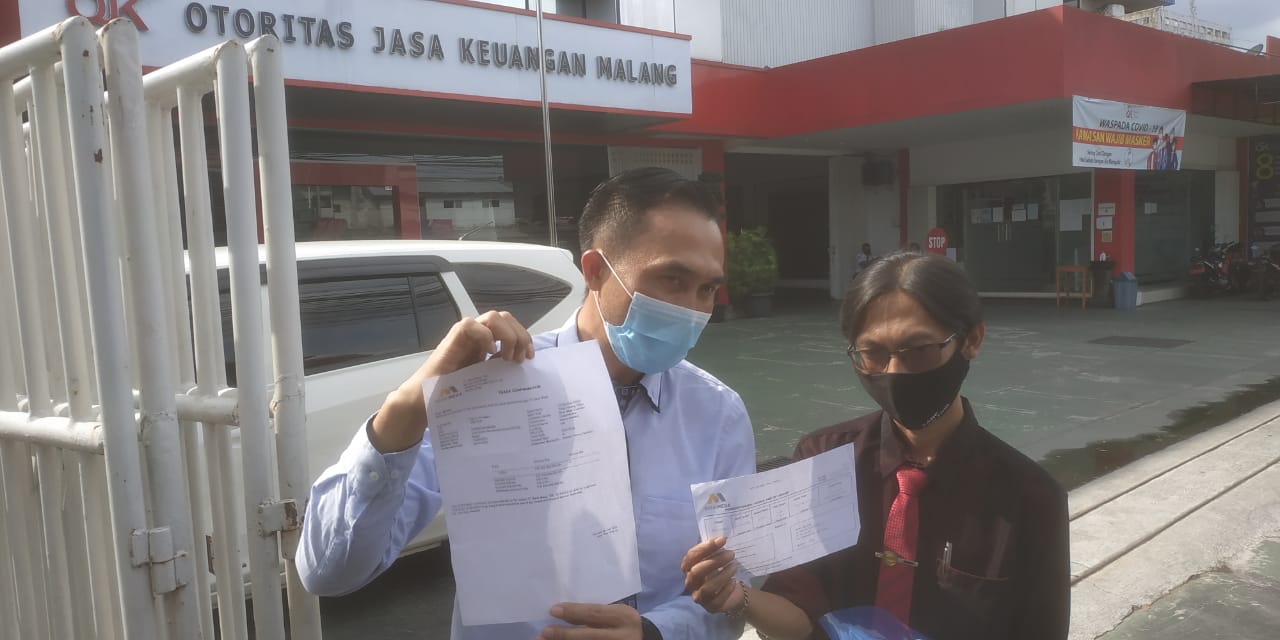 Tim Kuasa Hukum nasabah Bank Mega Malang, saat mengunjungi kantor OJK Malang, Jawa Timur. (Foto: Lalu Theo/Ngopibareng.id)