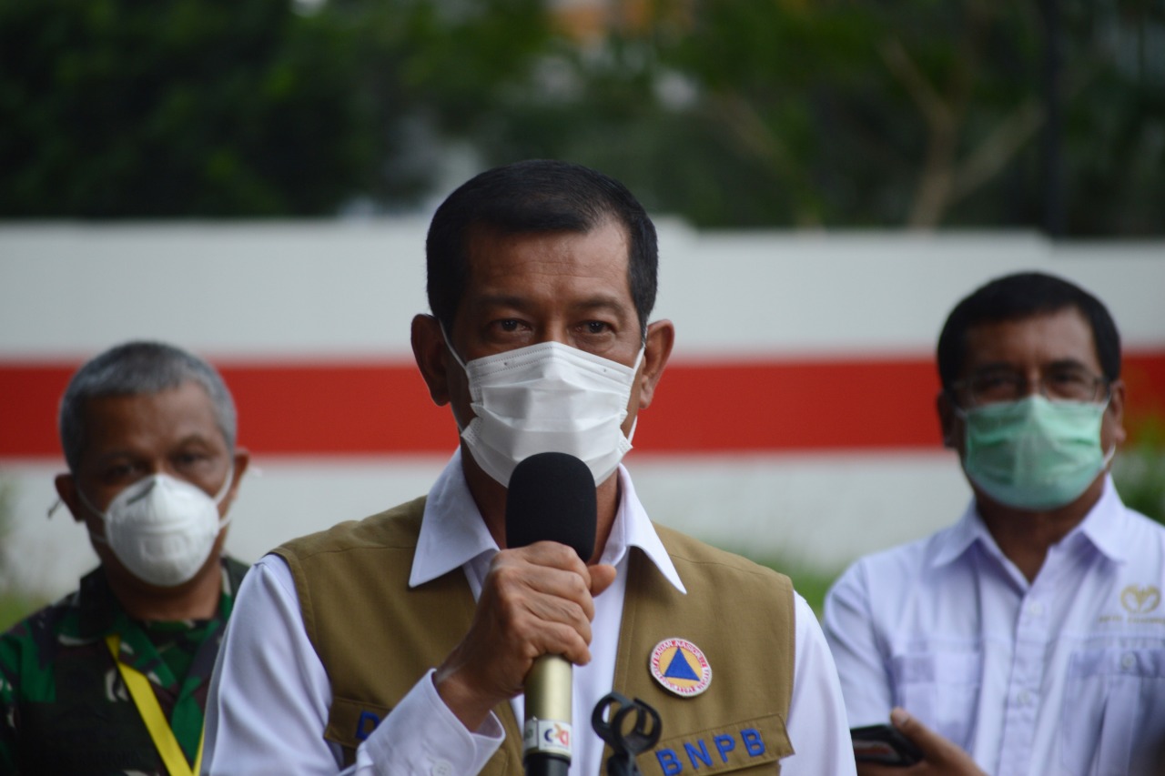 Ketua Satgas Penanganan Covid-19, Letjen TNI Doni Monardo mengingatkan pada gubernur, pangdam, dan kapolda, untuk melarang semua bentuk kerumunan. (Foto: Istimewa)