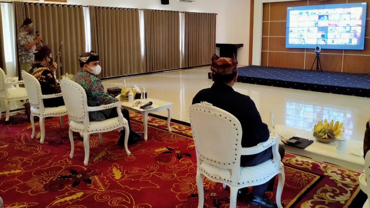 Bupati Banyuwangi Abdullah Azwar Anas bersama Kemendagri melakukan sosialisasi tentang BLUD Pengelolaan Sampah pada Bupati se-Indonesia (Foto: Istimewa) 