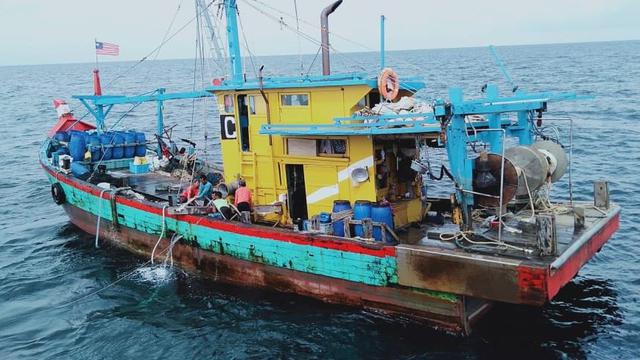 Kapal pencuri ikan berbendera Malaysia yang ditangkap KKP di Selat Malaka. (Foto: Istimewa)
