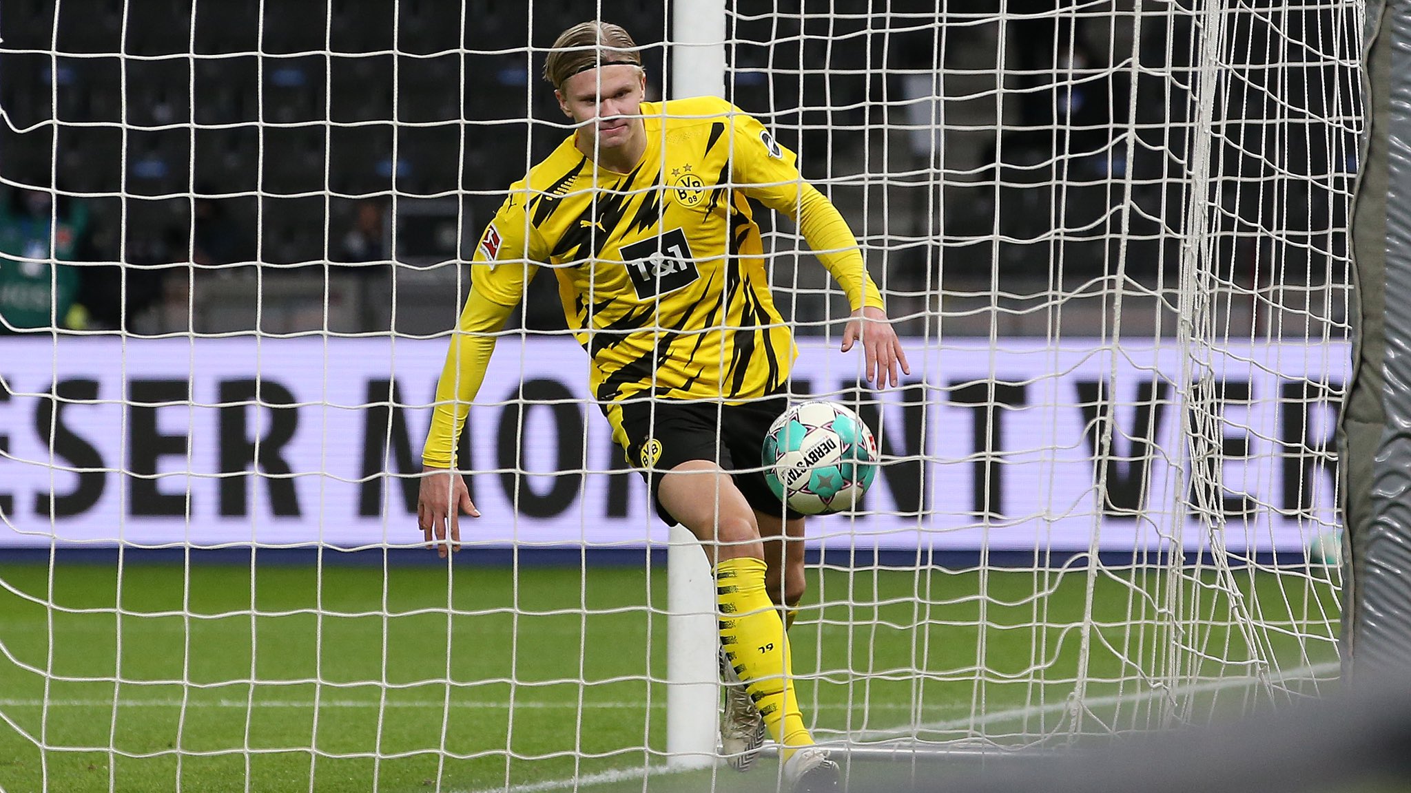 Erling Braut Haaland mencetak empat gol ke gawang Hertha Berlin. (Foto: Twitter/@BVB) 