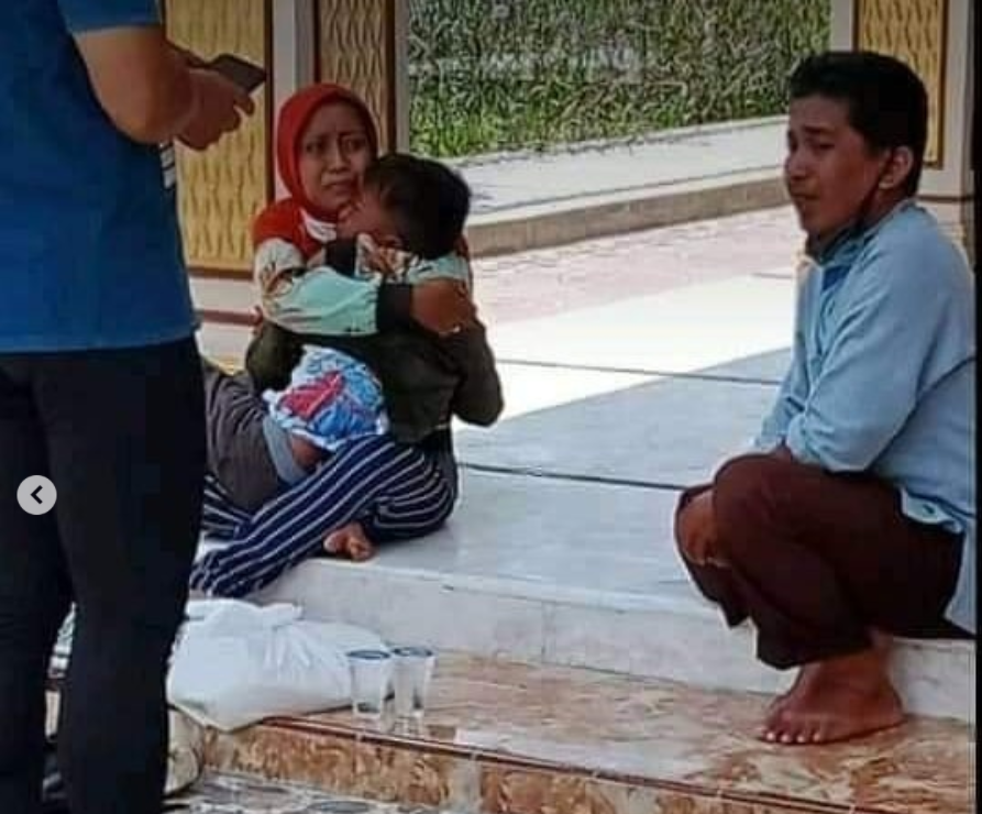 Terduga tiga pencuri kotak amal yang beraksi di Malang. (instagram)