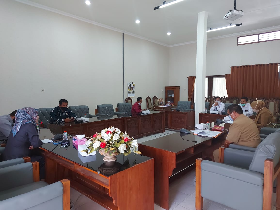 Komisi III DPRD Banyuwangi menggelar Rapat Kerja Bersama mitra kerjanya (foto : istimewa)