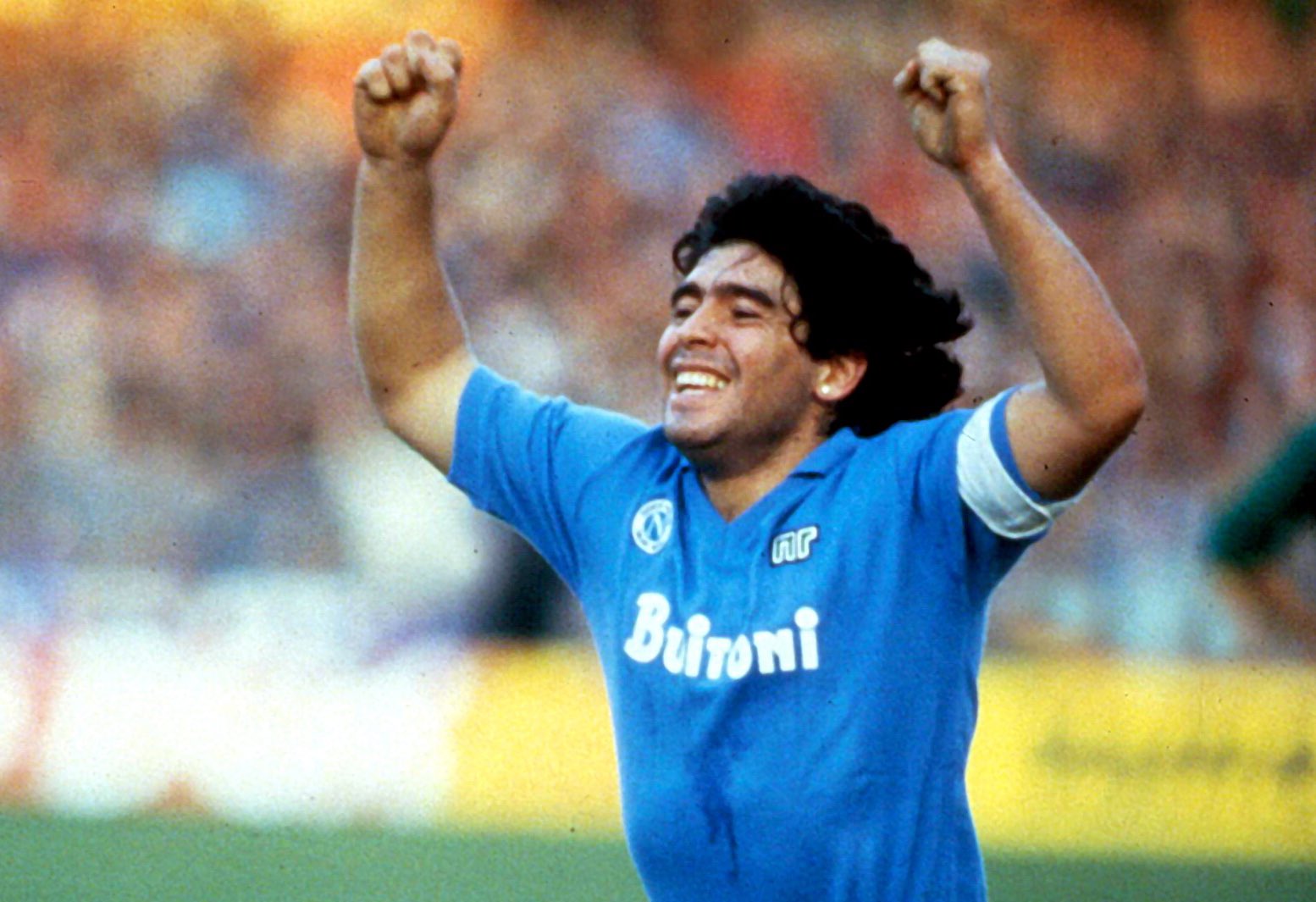 Diego Armando Maradona saat berhasil mengantarkan Napoli menjadi juara Serie A di musim 1989/1990.(Foto: Twitter/@sscnapoli) 