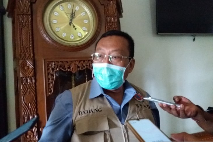 Bupati Situbondo Dadang Wigiarto saat diwawancara wartawan sebelum dikabarkan meninggal. (Foto: Ant)