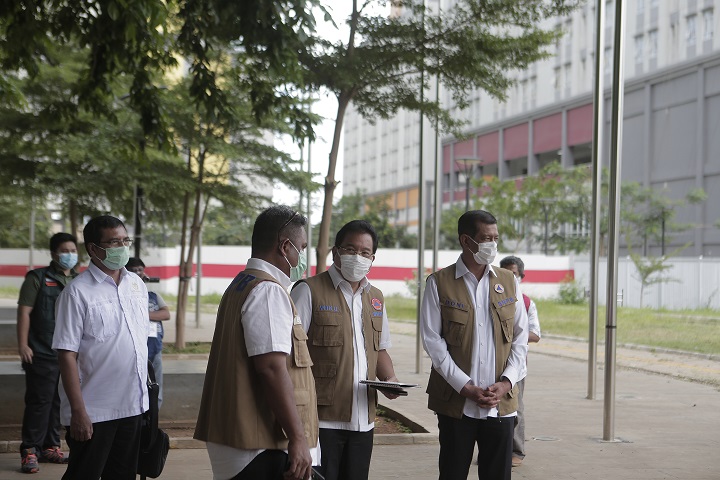 Juru bicara Satgas Penanganan Covid-19, Wiku Adisasmito (kedua kanan). (Foto: Istimewa)
