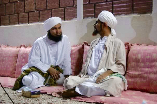 Al Habib Ali Zainal Abidin bin Abdurrahman bersama Habib Umar bin Hafidz, selalu menekankan Islam yang damai. (Foto: Istimewa)