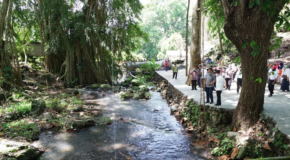 Bupati Banyuwangi melihat Destinasi wisata Kebangsaan New Antogan (foto : istimewa) 