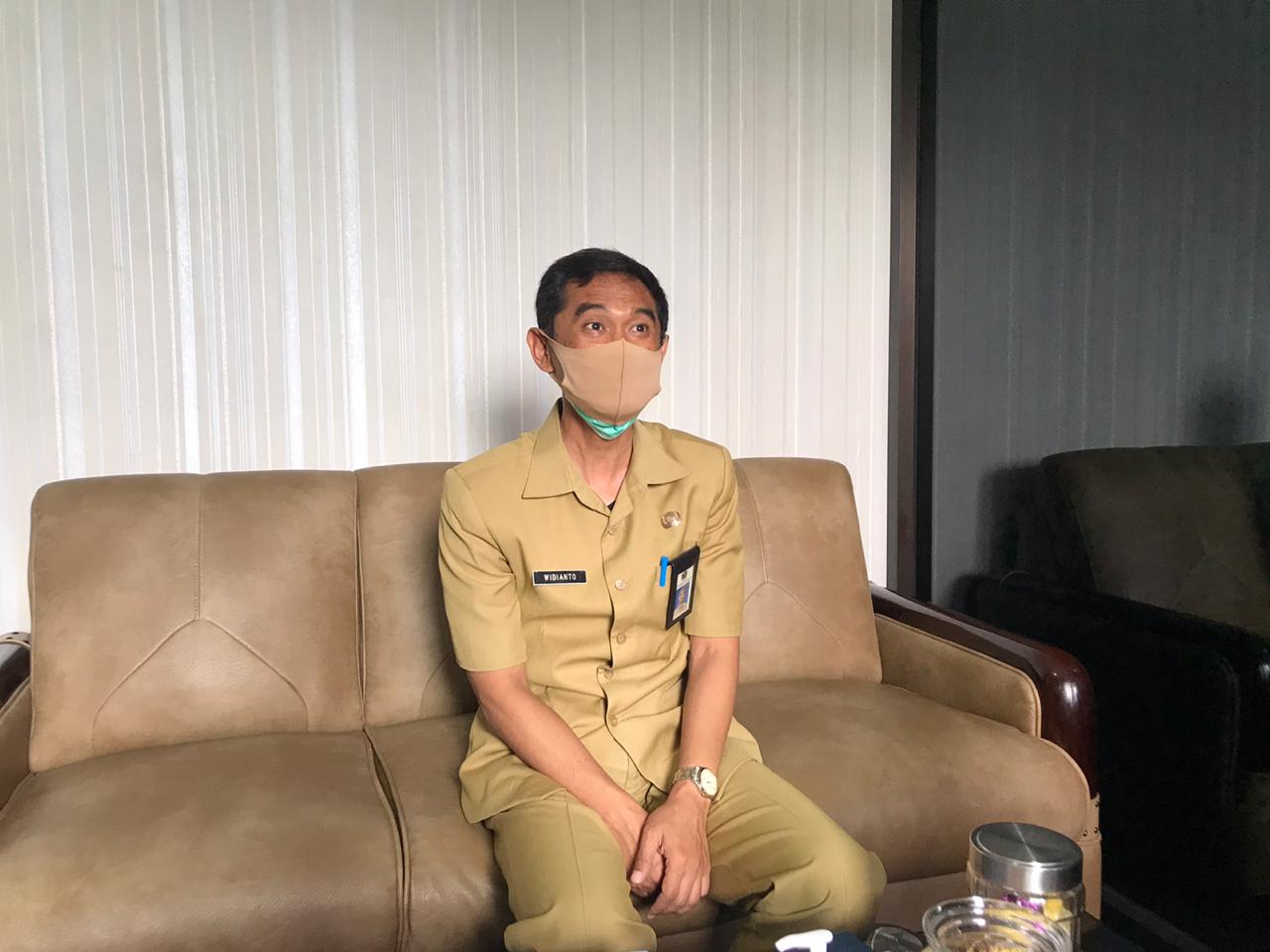 Kabag Humas Pemkot Malang, Nur Widianto, saat ditemui di ruangannya. (Foto: Lalu Theo/Ngopibareng.id)