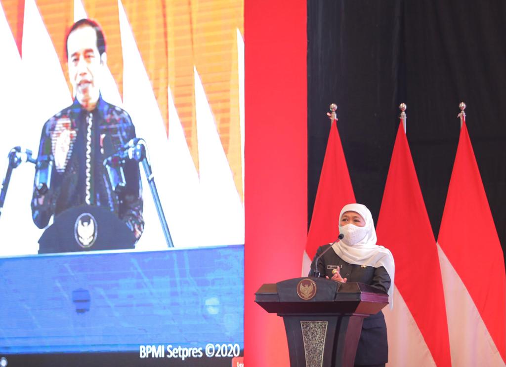 Gubernur Jatim, Khofifah Indar Parawansa ketika menyampaikan arahan dalam penyerahan DIPA dan TKDD TA 2021 di Grand City, Surabaya, Senin 30 November 2020.