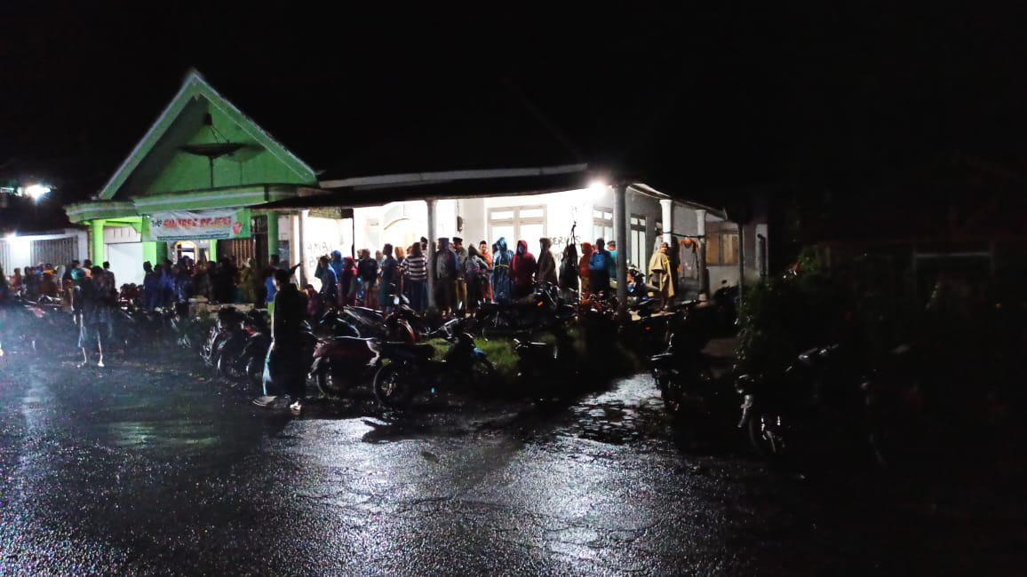 Suasana pengungsian warga di Desa Supiturang, Kecamatan Pronojiwo, Kabupaten Lumajang. (Foto: Ikhsan Mahmudi/Ngopibareng.id)