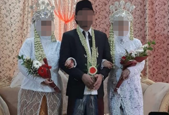 Viral pernikahan seorang pria di Bangkalan ditemani dua mempelai perempuan di pelaminan. Faktanya, istri pertama hanya menemani suami dan madunya naik ke pelaminan. (Foto: TikTok @124545miskha)