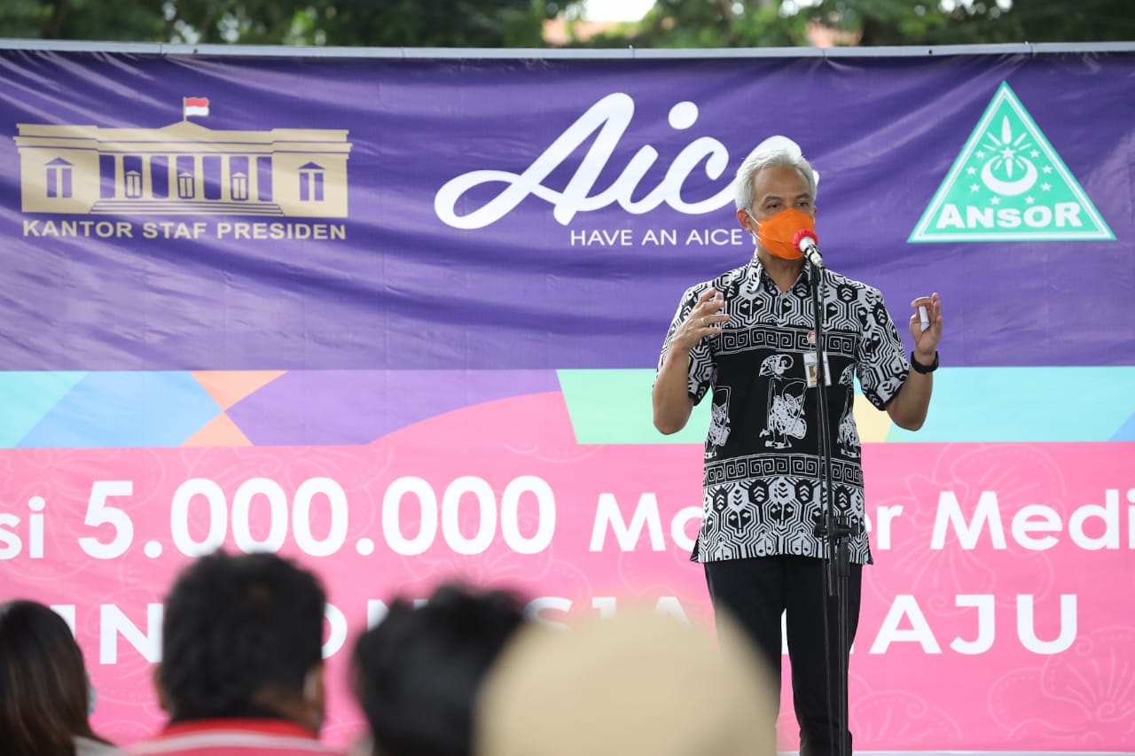 Gubernur Jawa Tengah Ganjar Pranowo saat menghadiri acara Distribusi 5Juta masker di Taman Indonesia Kaya, Rabu 2 Desember 2020. (Foto: Istimewa)