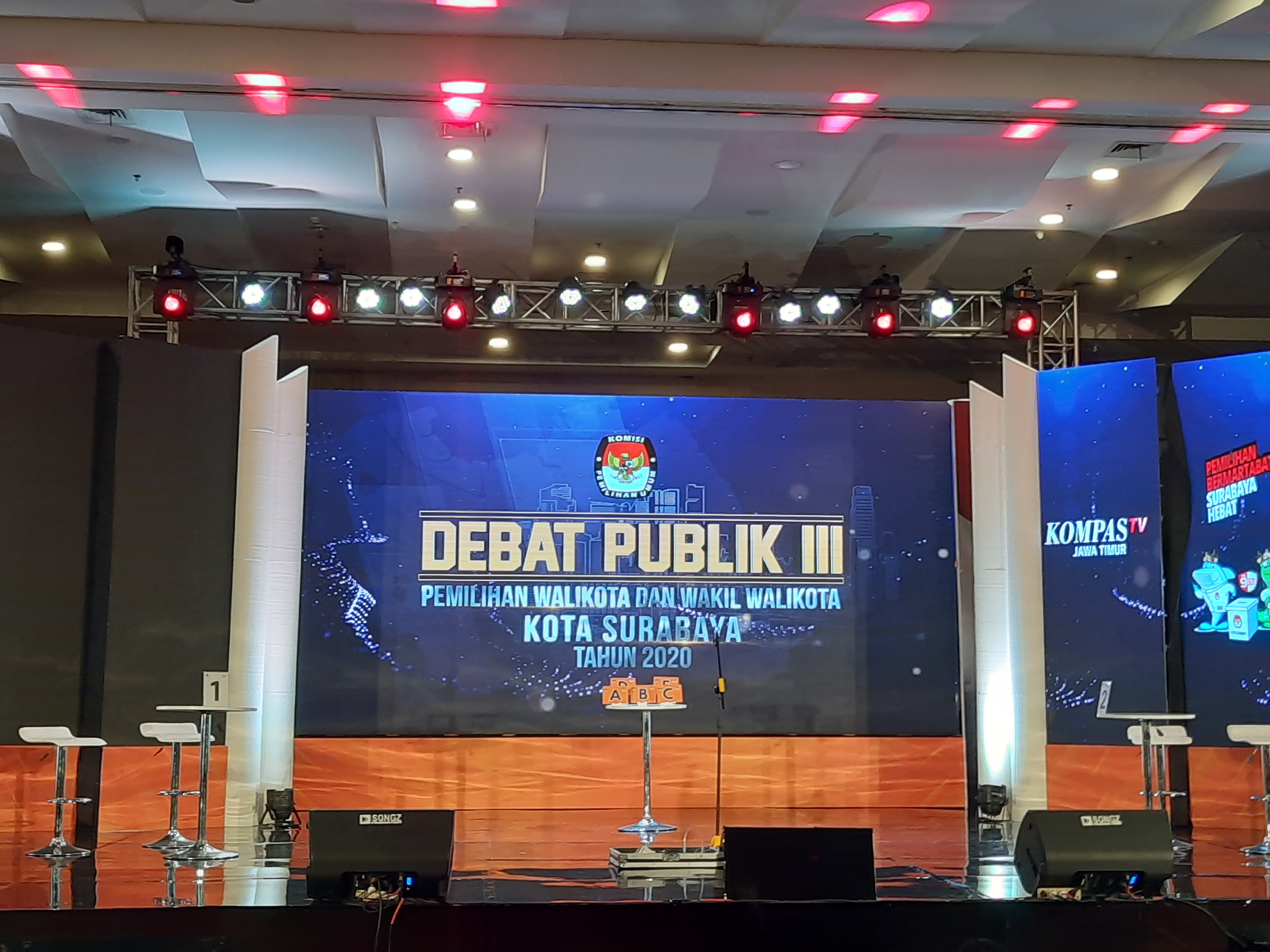 Debat Tahap III Pilwali Kota Surabaya. (Foto: Alief Sambogo/Ngopibareng.id)