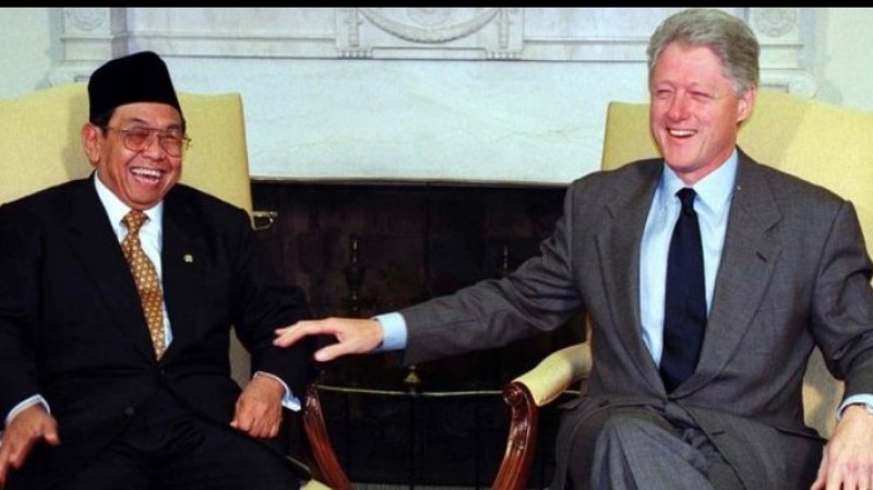 Presiden KH Abdurrahman Wahid dan Presiden AS Bill Clinton di Gedung Putih, Washington DC. (Foto: Istimewa)