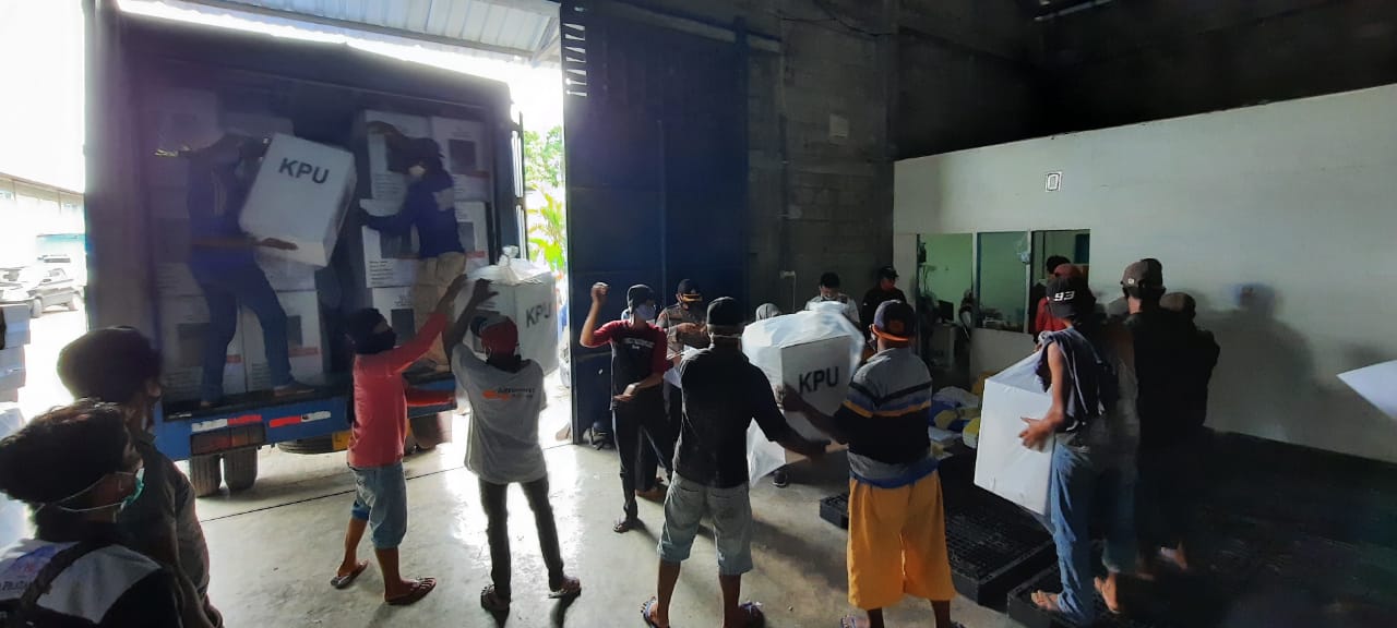 KPU Kediri mulai distribusikan logistik pilkada. (Foto: Istimewa)