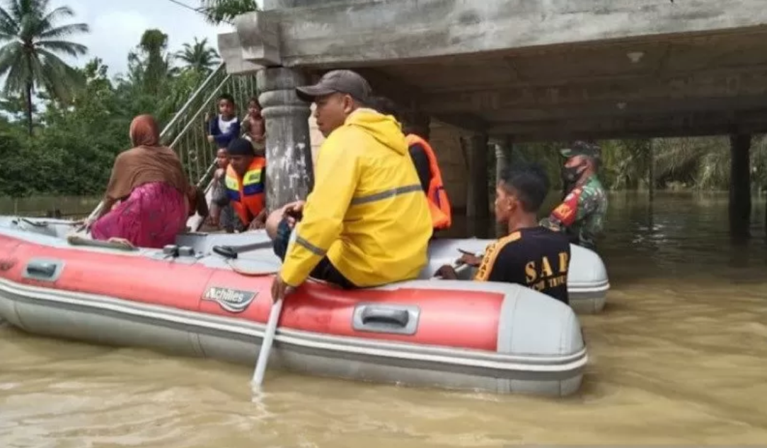 Banjir Aceh, puluhan kecamatan terendam air dan ribuan warga mengungsi. (Antaranews)