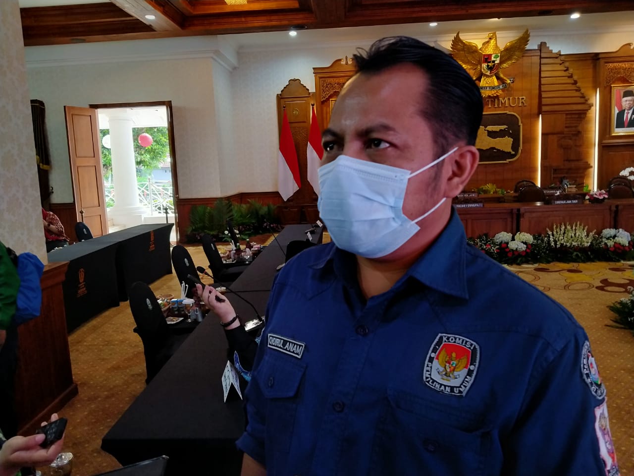 Ketua KPU Jatim, Choirul Anam ketika ditemui di Gedung Negara Grahadi, Surabaya, Selasa 8 Desember 2020. (Foto: Fariz Yarbo/Ngopibareng.id)