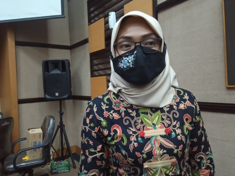 Ketua KPU Kabupaten Malang, Anis Suhartini saat berada di Gedung DPRD Kabupaten Malang (Foto: Lalu Theo/ngopibareng.id)