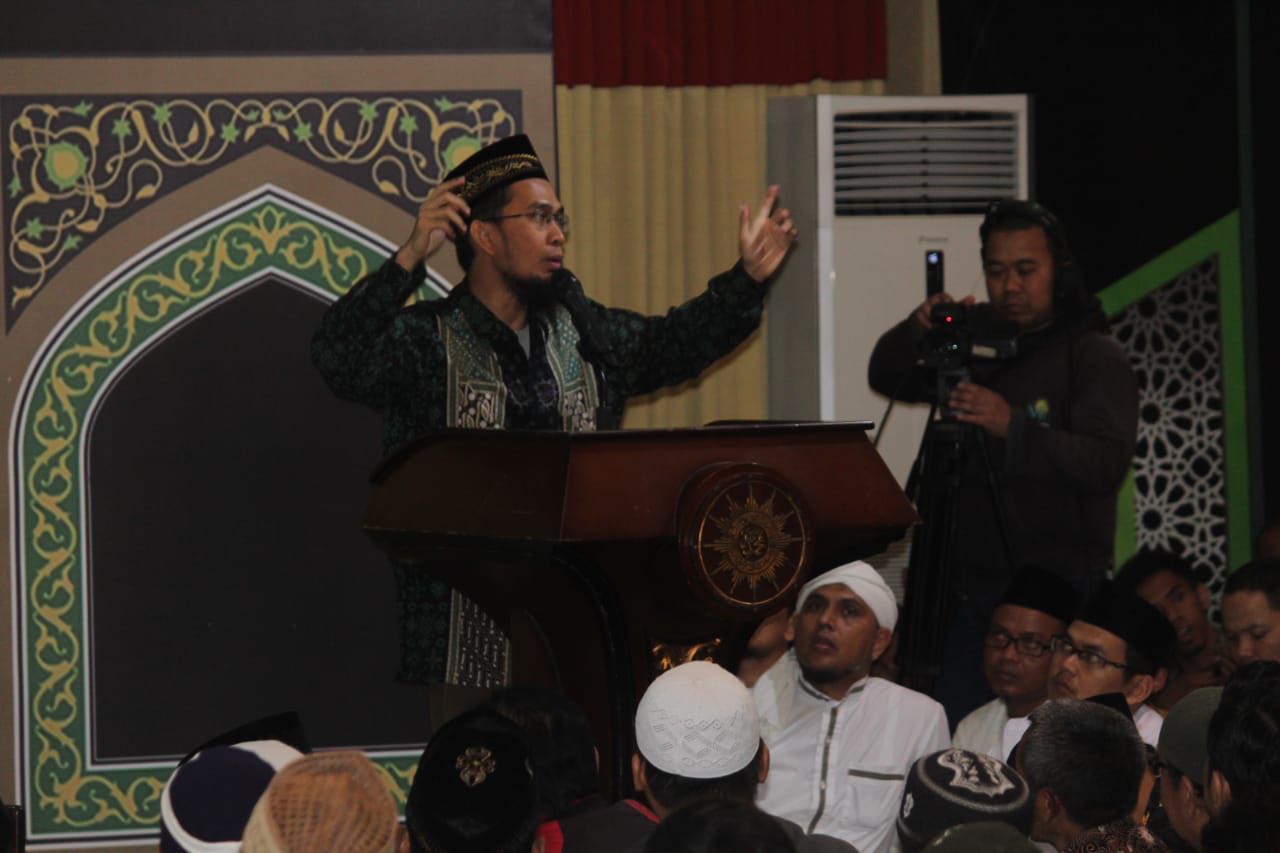Ustaz Adi Hidayat dalam suatu ceramah di kalangan Muhammadiyah. (Foto: Istimewa)
