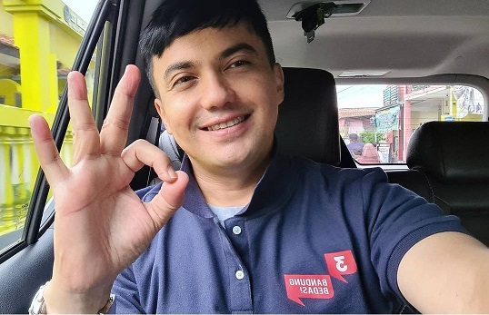Aktor, penyanyi sekaligus presenter Sahrul Gunawan menang Pilkada Bandung versi hitung cepat. (Foto: Instagram @sahrulgunawanofficial)