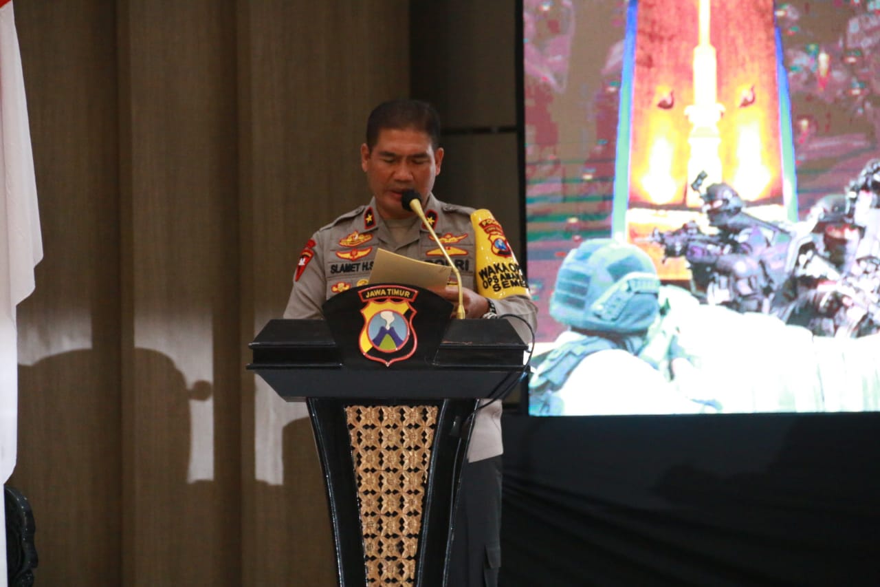 Wakapolda Jatim, Brigjen Pol Slamet Hadi Supraptoyo saat memberi arahan dalam rakor Operasi Lilin Semeru di Mapolda Jatim, Surabaya, Selasa 15 Desember 2020. (Foto: Fariz Yarbo/Ngopibareng.id)