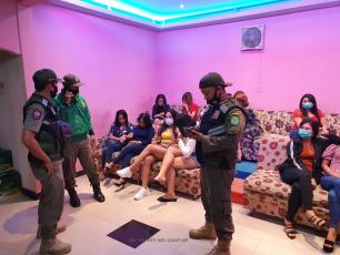 Belasan pekerja seks di beberapa wisma di Prigen terjaring razia satpol PP. (Foto: Dok Pasuruan)