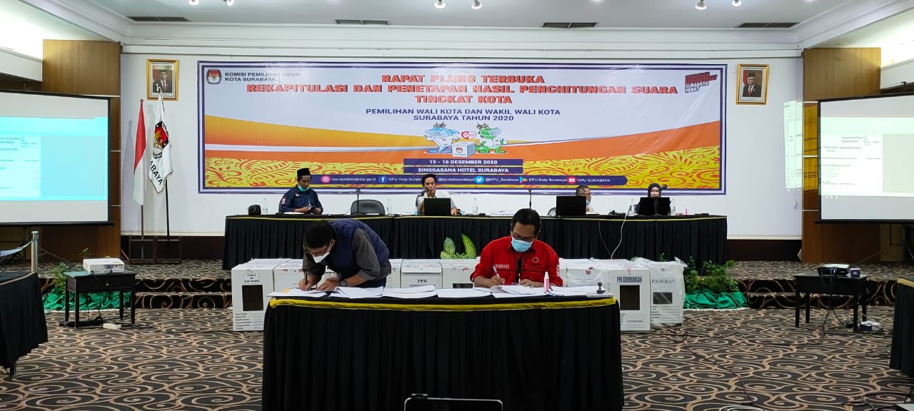 Rekapitulasi suara final KPU Kota Surabaya. (Foto: Alief Sambogo/Ngopibareng.id)