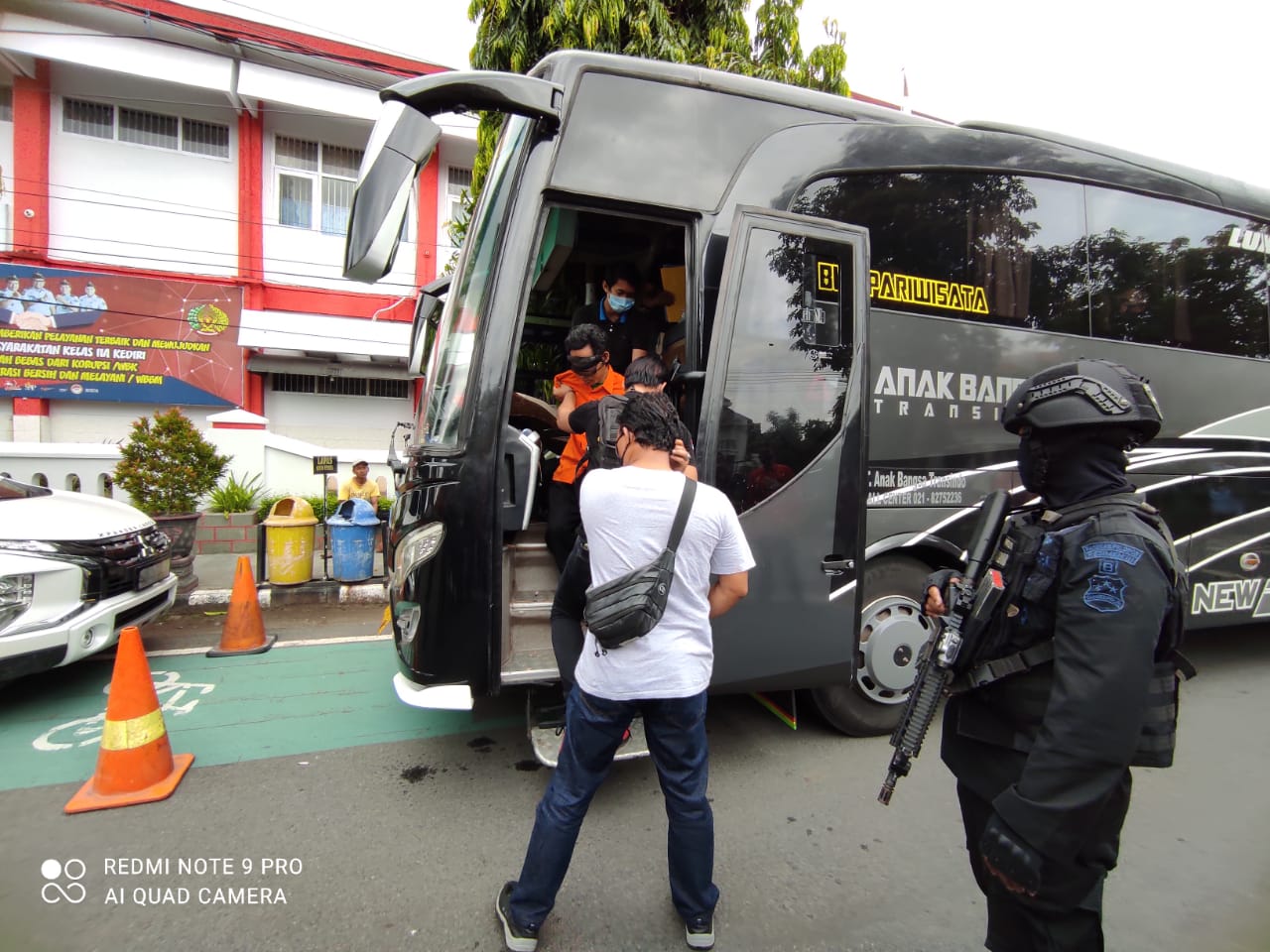 Napi teroris Lapas Cikeas Bogor dilayar ke Lapas Kelas 2A Kediri (Fendi Plesmana/ngopibareng.id) 