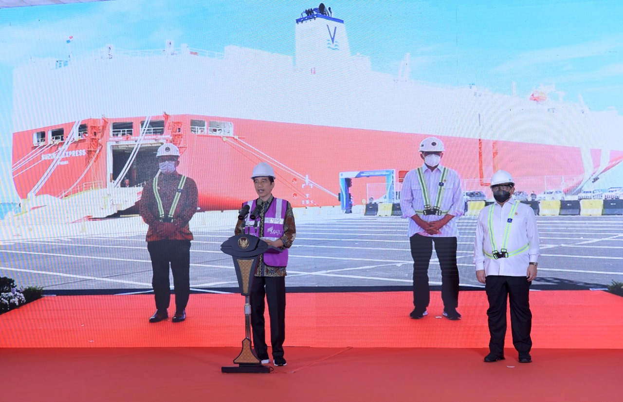 Presiden Joko Widodo (Jokowi) melakukan peluncuran awal (soft launching) sekaligus meresmikan pengoperasian perdana Pelabuhan Internasional Patimban secara virtual dari Istana Kepresidenan Bogor, Minggu 20 Desember 2020. (Foto: Setpres)