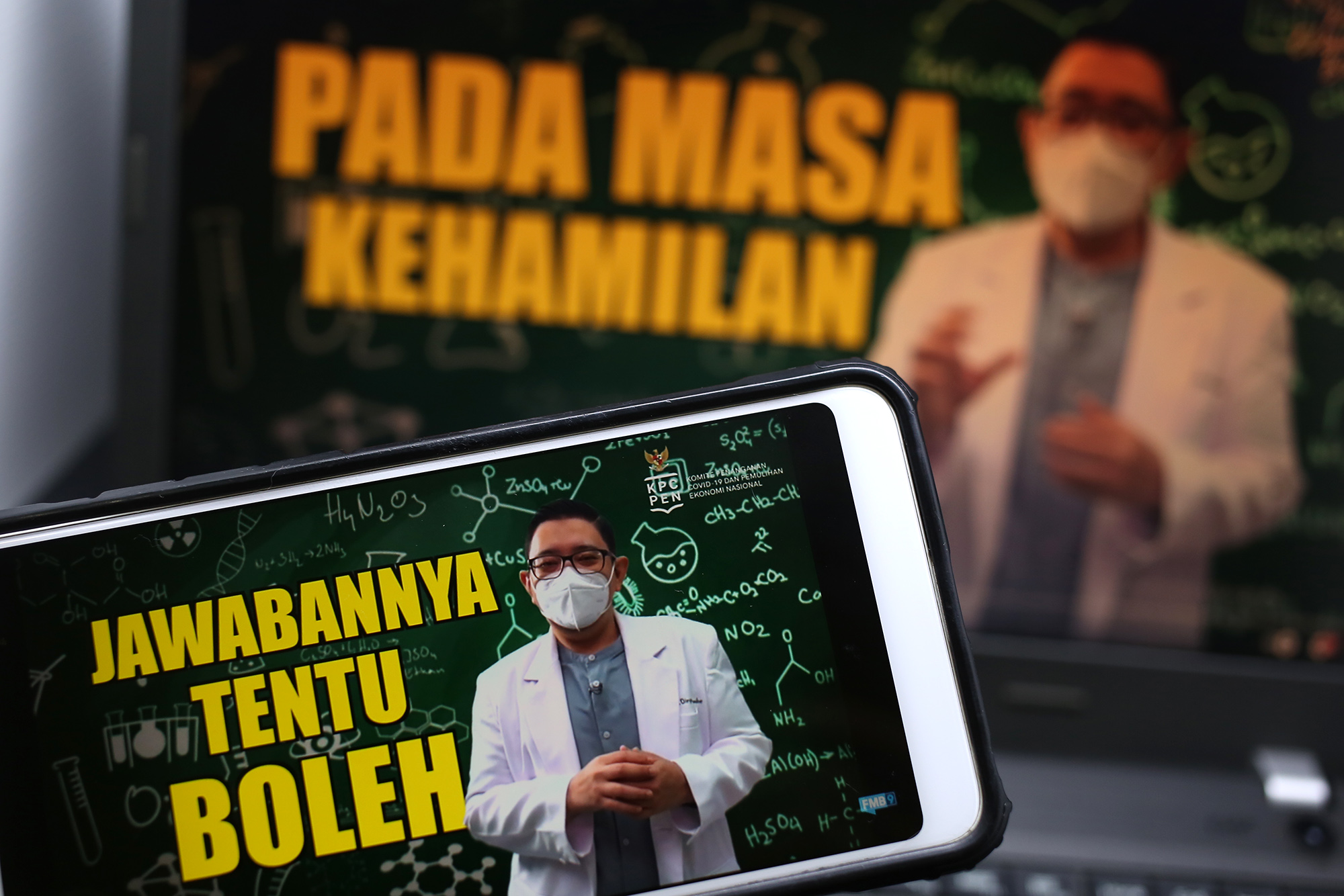 dr. Dirga Sakti Rambe, Vaksinolog dan Dokter Spesialis Penyakit Dalam saat menjadi narasumber dalam Tayangan Informatif berjudul 