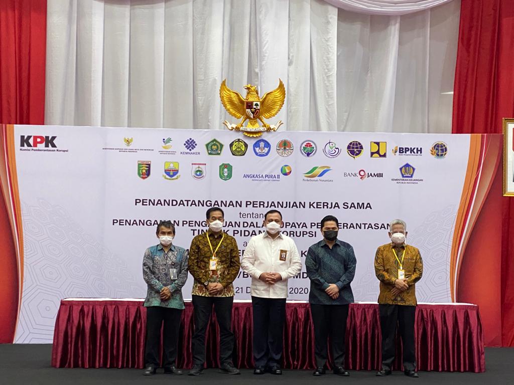 Holding Perkebunan Nusantara PTPN III (Persero) bersama Komisi Pemberantasan Korupsi (KPK) menandatangani kerja sama pengaduan masyarakat terintegrasi. (Foto: Dok. PTPN III) 