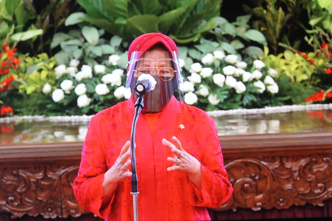 Mensos RI, Tri Rismaharini memberikan keterangan usai pelantikan di Istana Merdeka, Jakarta, Rabu 23 Desember 2020. (Foto: Asmanu Sudharso/Ngopibareng.id)