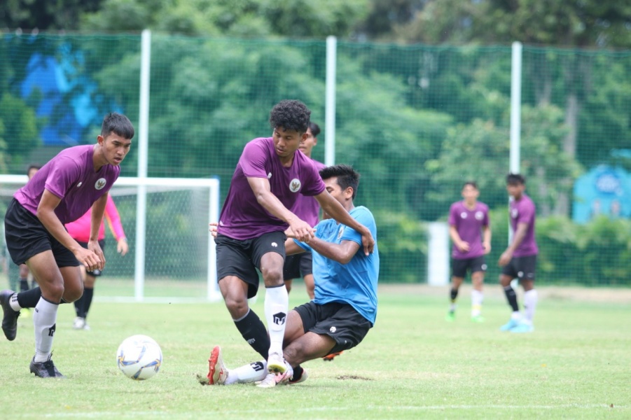 Para pemain Timnas Indonesia U-19 sedang berlatih. (Foto: pssi.org)