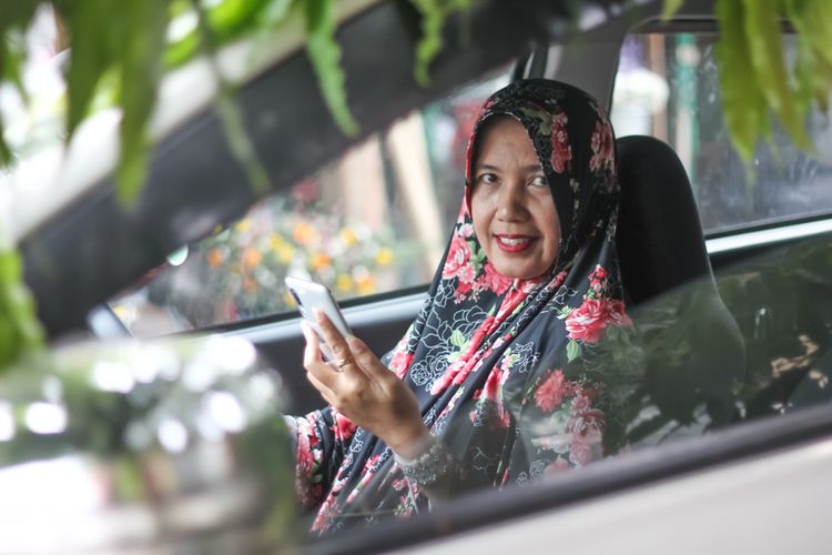 Elvira Damayanti M Noer, pengemudi GrabCar yang menjadi tulang punggung keluarga.(Foto: Istimewa)