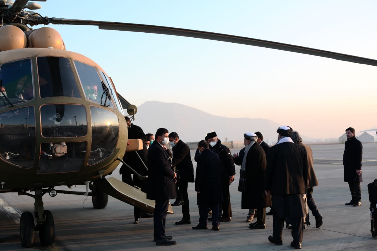 Wakil Presiden RI ke 10 dan 12 Jusuf Kalla (JK) beserta rombongan tiba di Afganistan dijemput helikopter militer. (Foto: Istimewa)