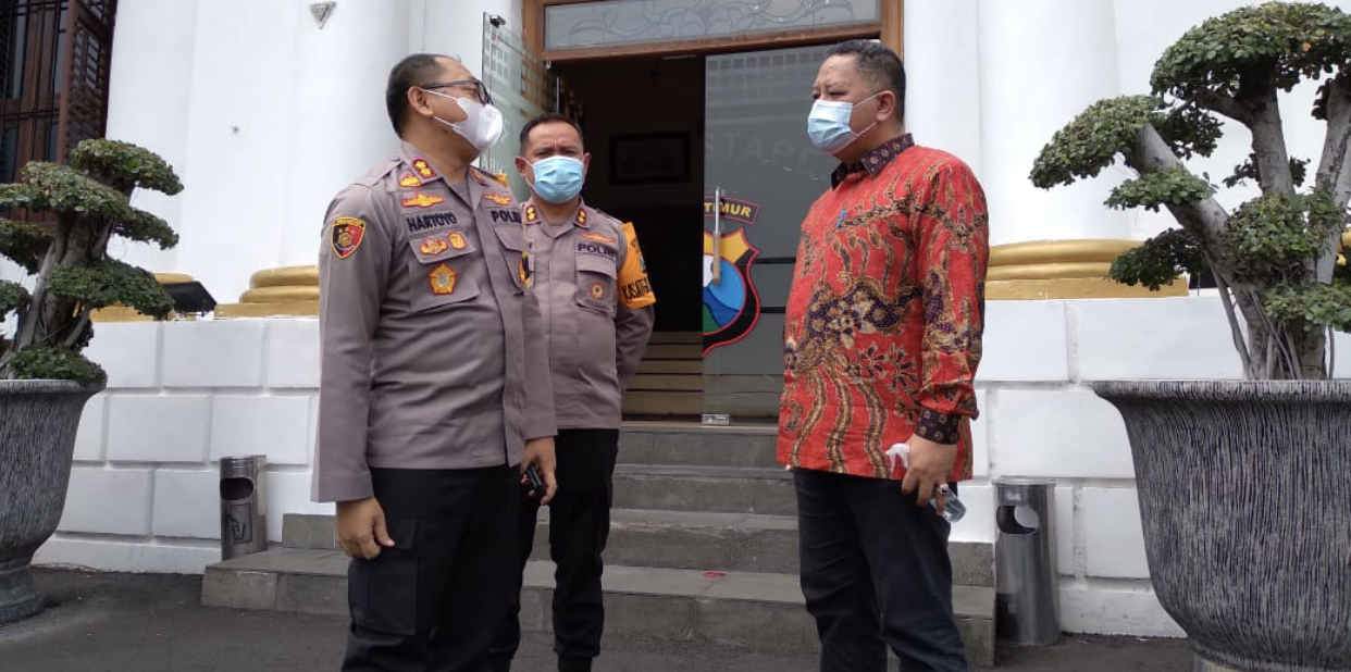 Plt Walikota Surabaya, Whisnu Sakti Buana bertemu Wakapolrestabes Surabaya, AKBP Hartoyo di Mapolrestabes Surabaya, Jumat, 25 Desember 2020 (Foto: Andhi Dwi/Ngopibareng.id)