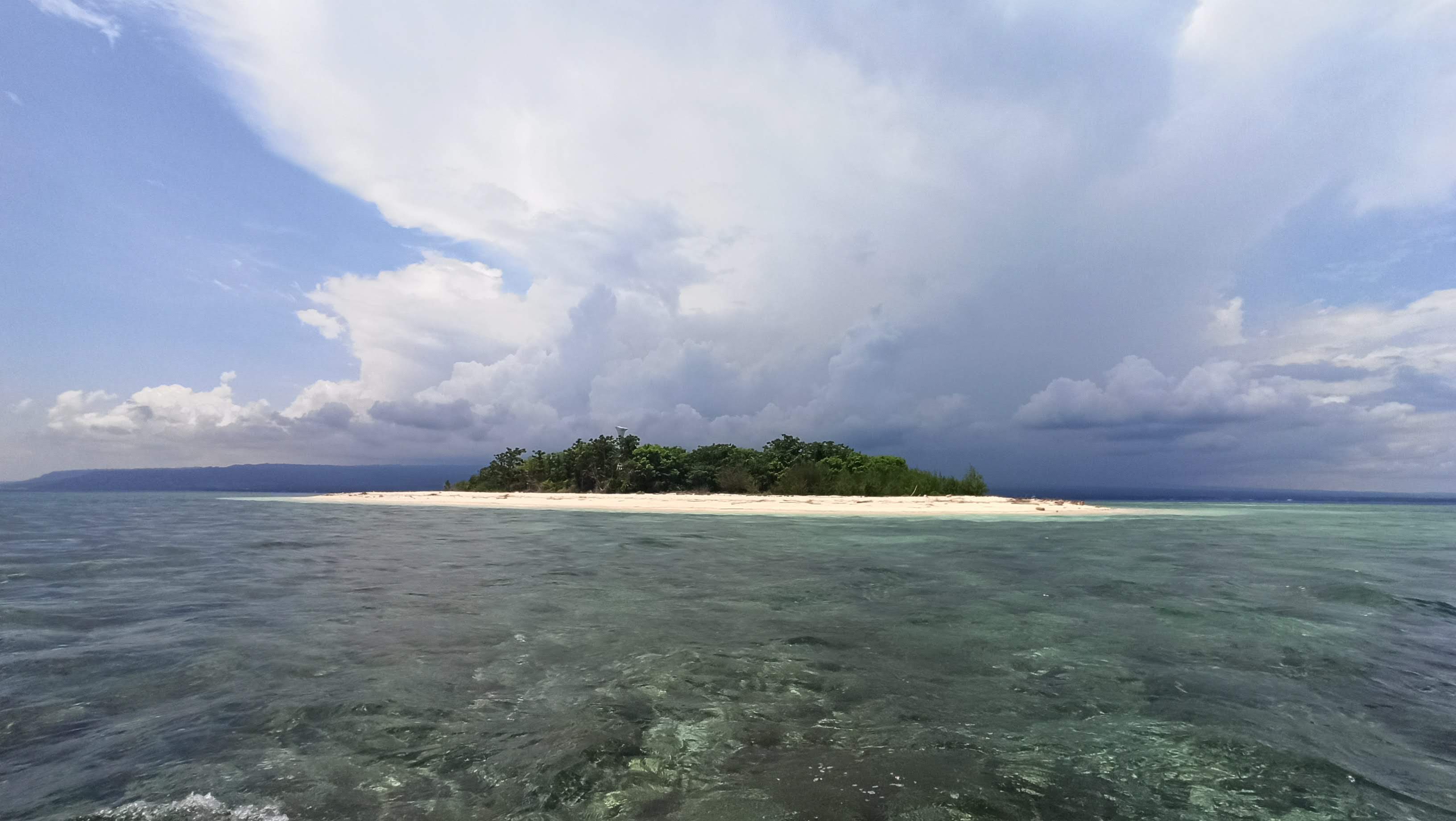 Pulau Tabuhan, Desa Bangsring, Kecamatan Wongsorejo Banyuwangi (Foto: Muh Hujaini/Ngopibareng.id)