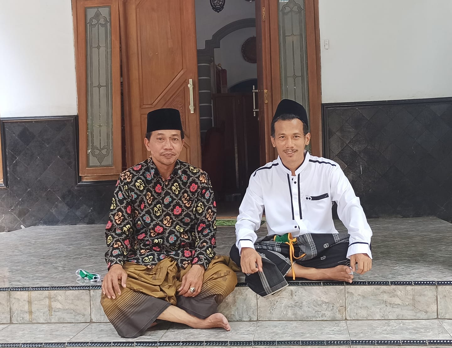 Kiai Bahrul Ulum Tanggamus bersama Ainur Rofiq Al Amin saat di Pesantren Tambakberas Jombang. (Foto: Istimewa)