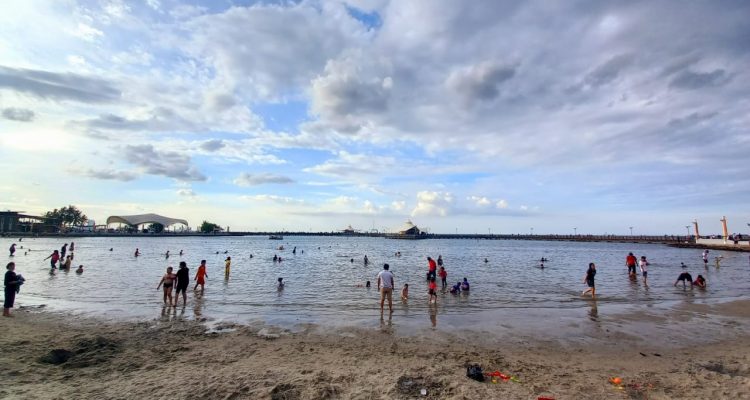 Kawasan wisata Pantai Ancol Jakarta menjadi alternatif liburan natal dan tahun baru di tengah pandemi covid-19. (Foto: Istimewa) 