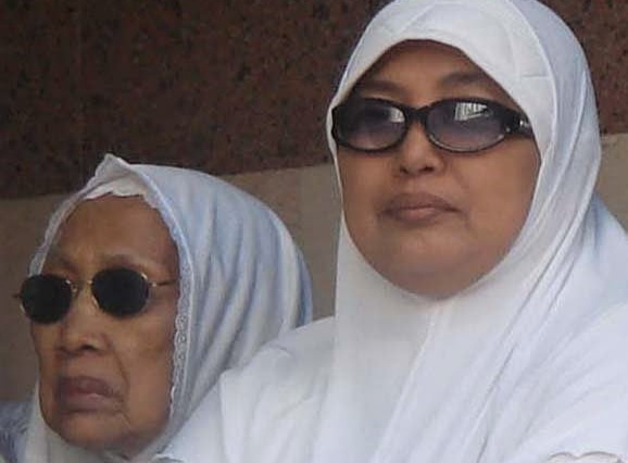 Ibu Nyai Bisri Mustofa Rembang dan Ny Fatmah bin Basyuni, Ibunda dan isteri Gus Mus. (Foto: Istiimewa)