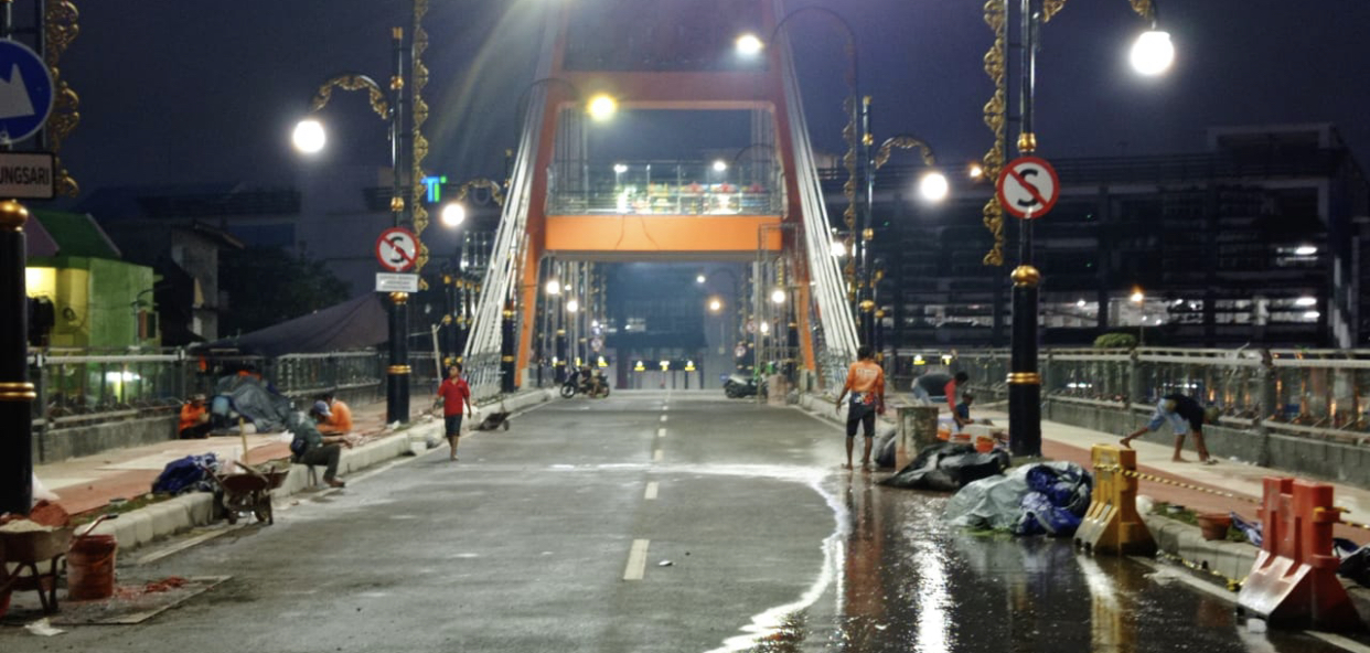 Jembatan Joyoboyo yang masih dalam proses pengerjaan, (Foto: Andhi Dwi/Ngopibareng.id)