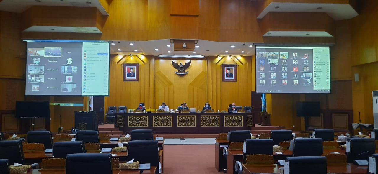 Rapat Paripurna yang membahas jabatan Walikota dan Wakil Walikota Surabaya. (Foto: istimewa)