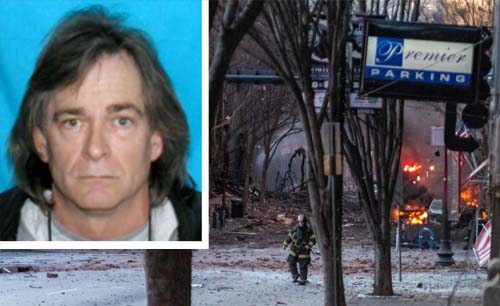 Puing berserakan di jalan dekat lokasi ledakan di area Second and Commerce di Nashville. Inzet, pelaku bom bunuh diri yang akhirnya meninggal,Anthony Q Warner. (Reuters)