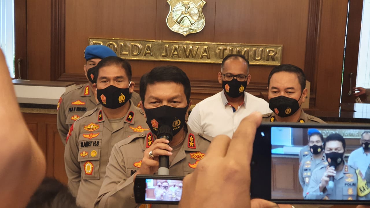Kapolda Jatim, Irjen Pol Nico Afinta saat memberikan keterangan di Mapolda Jatim, Surabaya, Selasa 29 Desember 2020. 