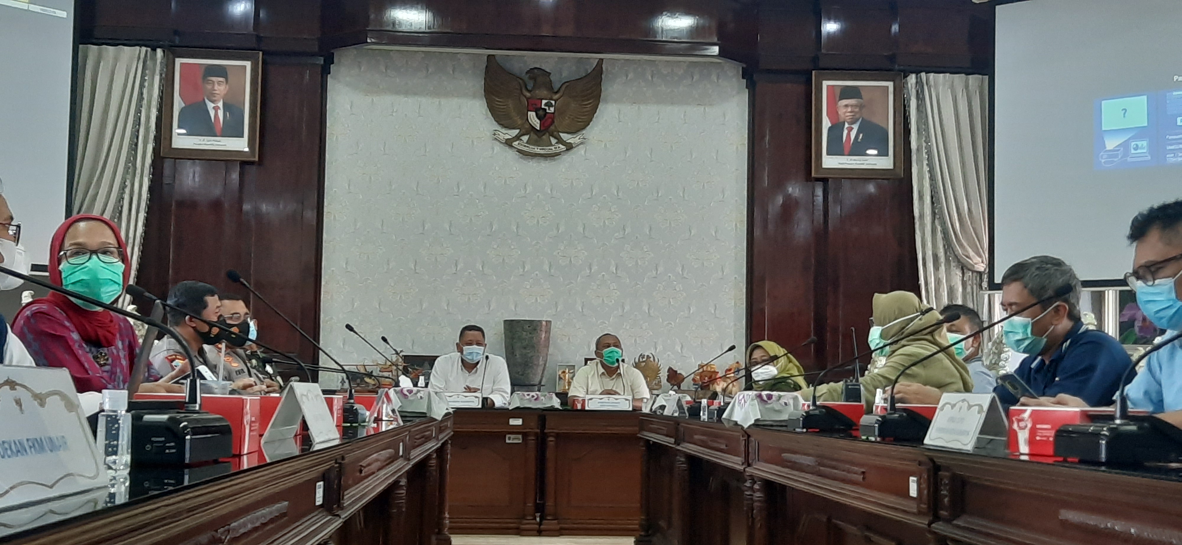 Rapat perdana Plt Walikota Surabaya dengan Forkopimda dan Kepala OPD Pemkot Surabaya. (Foto: Alief Sambogo/Ngopibareng.id)