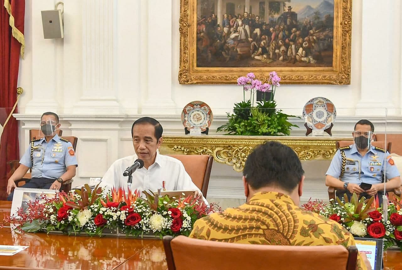 Presiden Joko Widodo dalam rapat terbatas bersama jajarannya di Istana Merdeka, Jakarta, Selasa 29 Desember 2020. (Setpres)